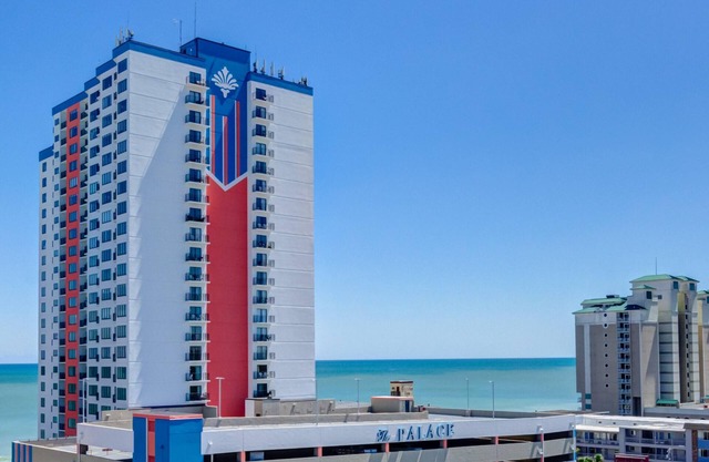 Angle Oceanfront Sun Suite mit Balkon und offiziellen Vor-Ort-Vermietungsrechten