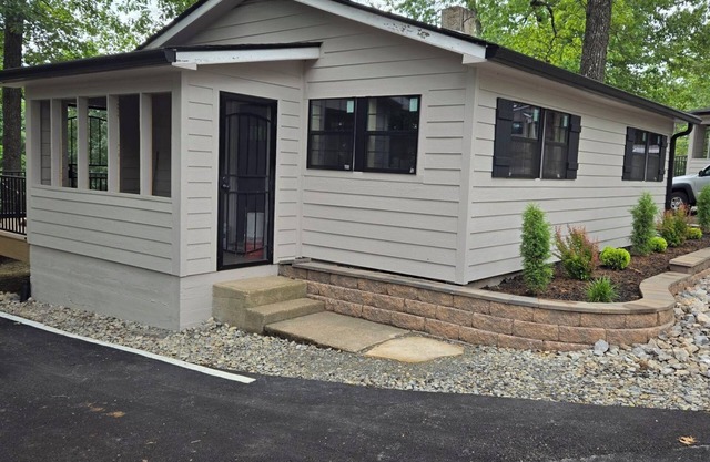 Angler's Edge Cottage at Fish & Fiddle Family Resort & Extended Stay