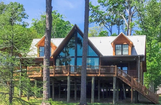 Anglers ReLeaf Premier+ Lodge & Cabin Double Sun Deck & Dock, Prime Fishing