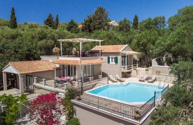 Angouleta Villa - Enjoy sunsets in an unobstructed scenery.