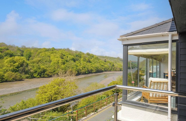ANJOMA, pet friendly, country holiday cottage, with a garden in Looe