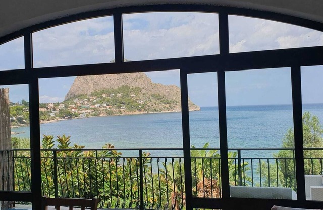 Anna&Micky beach house with beach access