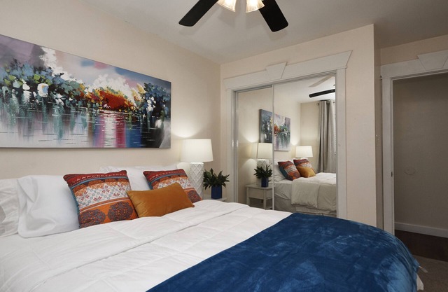 Anna's Alley Cute top floor 3 BD/ House Heart of SLC