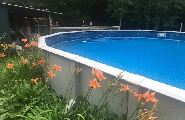 Annabel’s Entire house . Pool.Firepit.Screen porch.Large private backyard