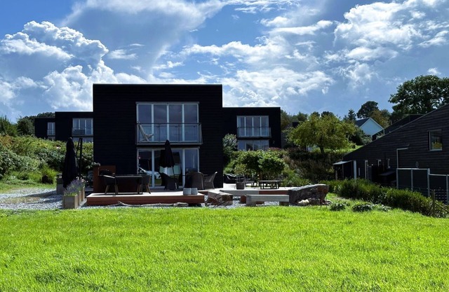 "Anny" - 100m from the sea by Interhome