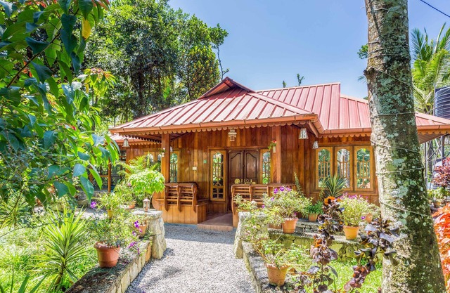 ANS MARIYA URLAUB, MUNNAR