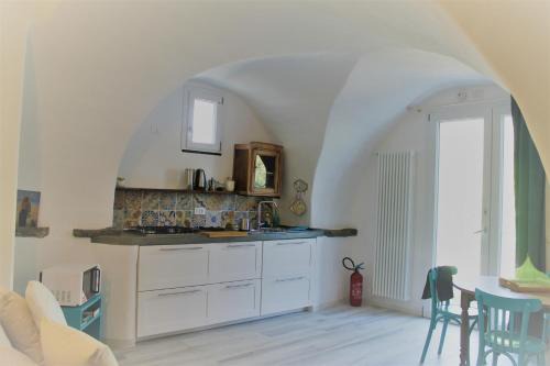 ANTICA CASA DEL CANTO Iara - Private Parking
