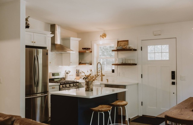 Antique charm 8 minutes from Stratton slopes!