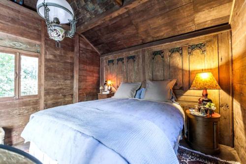 Antique Indonesian Teakwood Cottage for a Romantic Getaway in Petaluma, California