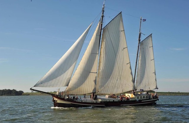 Velero antiguo y lujoso Waterwolf, 26 camas.
