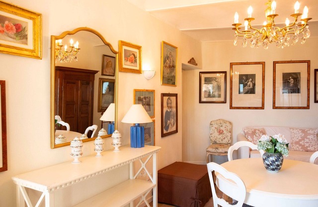 Antique Treasures Suite