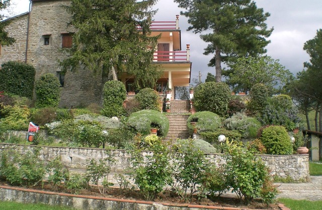 Chianti Rufina eine alte Villa von 1200 „Torre Die Bäume“