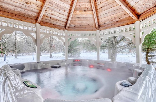 Antler Ridge: 3BDR w Hot Tub & Game Room