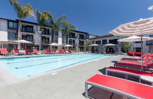 Anton 1101 2BR – Poolside Living & Fire Pit Vibes
