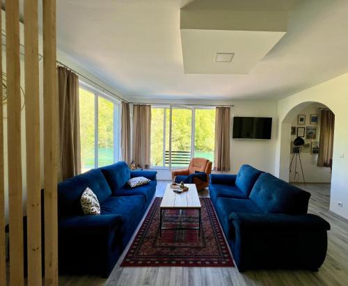 Anur House