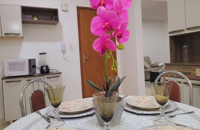 Apê 301 *AMPLO *até 6 pessoas * Ótimo p/empresas.