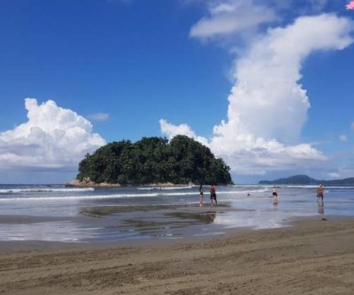 Apê 50 metros da praia com wifi e garagem