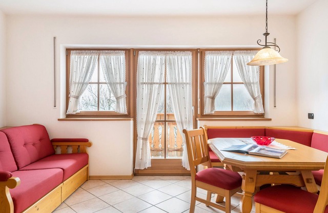 Ferienwohnung 'Apartments Mirabell Margherita' mit Bergblick, Gemeinschaftsterrasse und WLAN