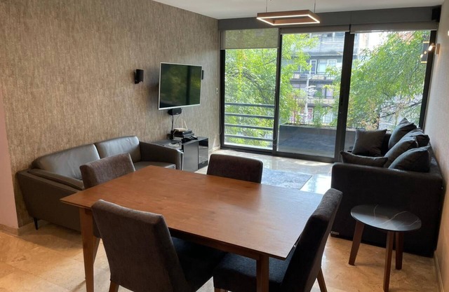 Ap w/Balcony, 5 min to Parque Delta, 2BDR / 5 PRS, Family-sized