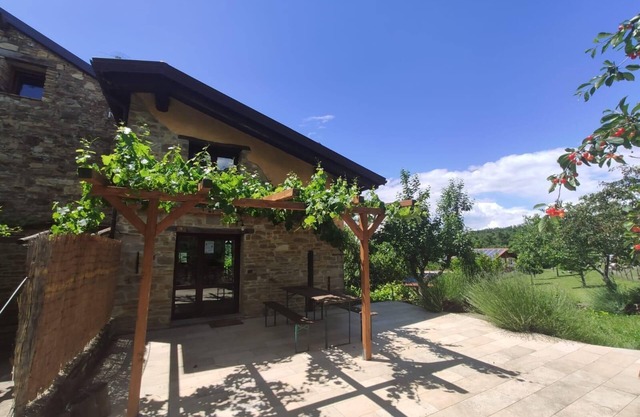Erneute Wohnung in alten Steinhaus "Scheune" mit Pool, Sauna und Garten