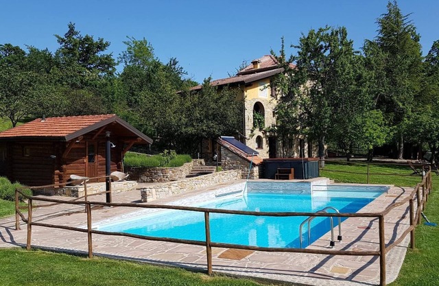 Erneute Wohnung im alten Steinhaus „altes Haus“ mit Pool, Sauna und Garten