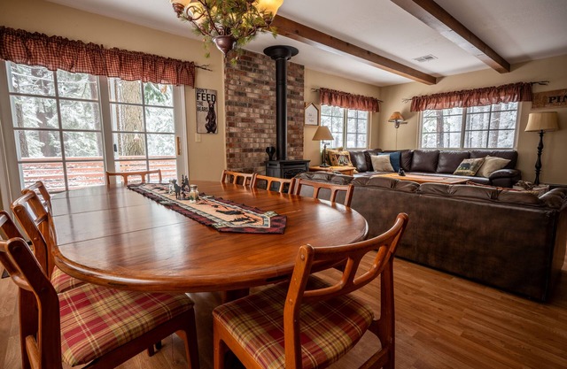 Apache Pines w/ AC & Summer Pool Access!
