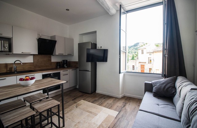 Apartment-Superior-Eigenes Badezimmer-Blick auf das Wahrzeichen-L'Industriel