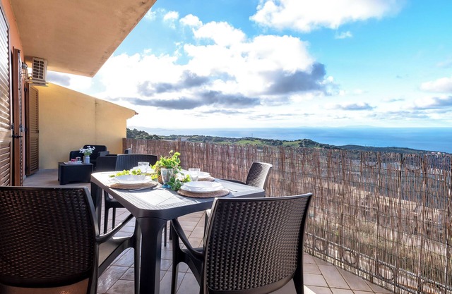 Ferienwohnung 'Costiero' mit Meerblick, privater Terrasse und Klimaanlage