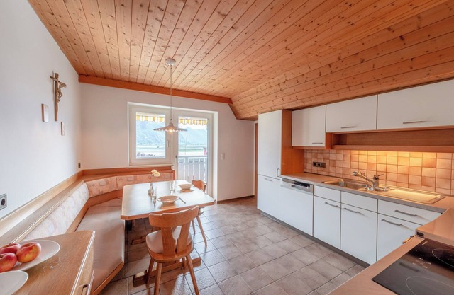 Ferienwohnung 'Haus Stolz Schloss Hocheppan' mit Bergblick, Wi-Fi und Klimaanlage