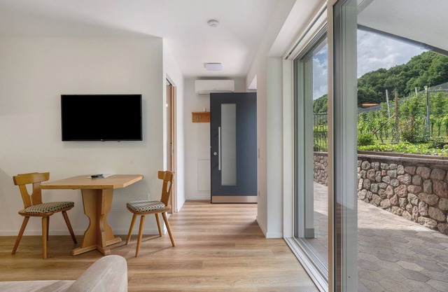 Ferienwohnung 'Haus Stolz Gartenblick' mit Bergblick, Wi-Fi und Klimaanlage