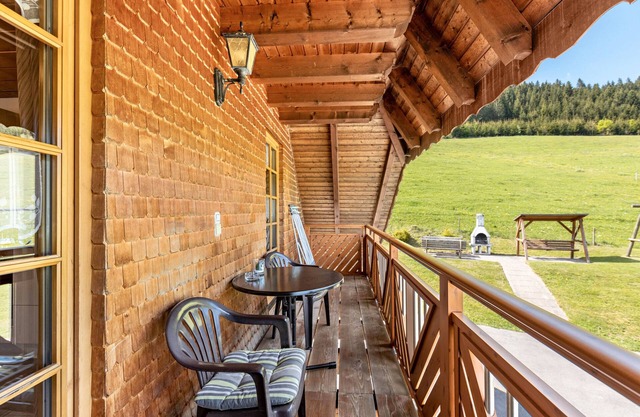 Ferienwohnung Dachgeschoss" mit Bergblick, Gemeinschaftsgarten und Wi-Fi