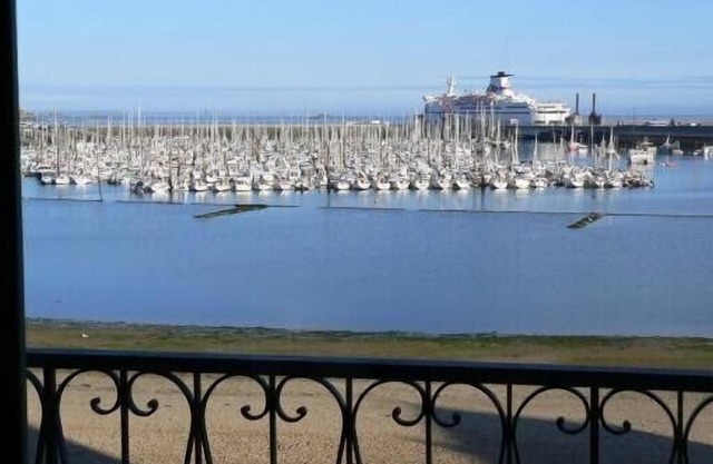 EIN TEIL. Vollem Meerblick direkten Zugang zum Strand GESCHÄFTE & MÄRKTE ZU CENTRE V