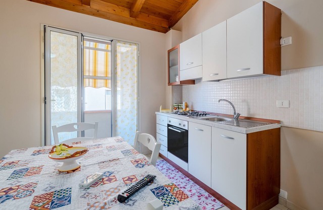 Apartment 'Giliberto Sole' with Balcony, Wi-Fi and Air Conditioning