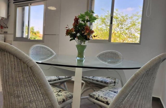 Apartamento en Les Alqueries con aire acondicionado