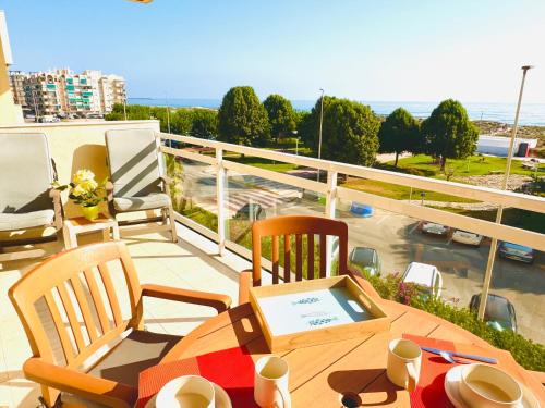 .Apartamento 1a linea de playa + piscina + parking DAIMUS