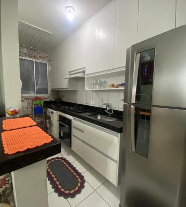 Apartamento com AR Condicionado splint, condomínio com piscina 2 Qts, próximo à praias e ao pavilhão de Carapina com portaria 24h