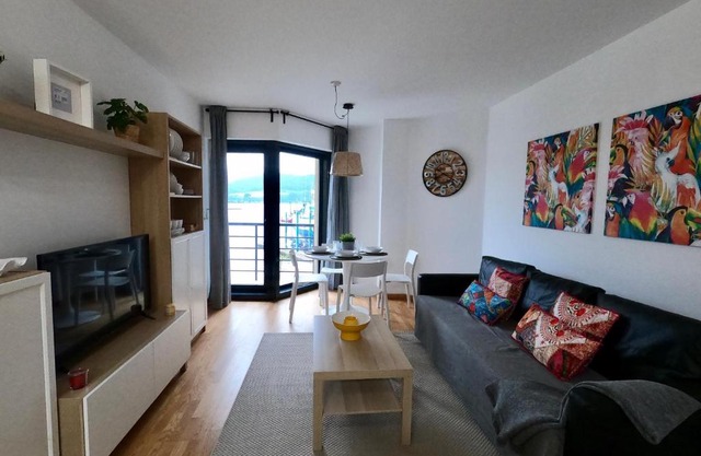 Apartamento con balcón y vistas al mar