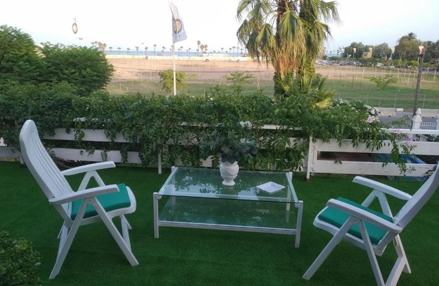 Apartamento con terraza y vistas al mar