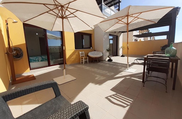 Apartamento en Águilas con amplia terraza y piscina