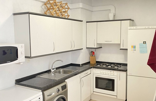 Apartamento en la Montaña, Garaje, Piscina, Barbacoa, Pista de Tenis, Wifi