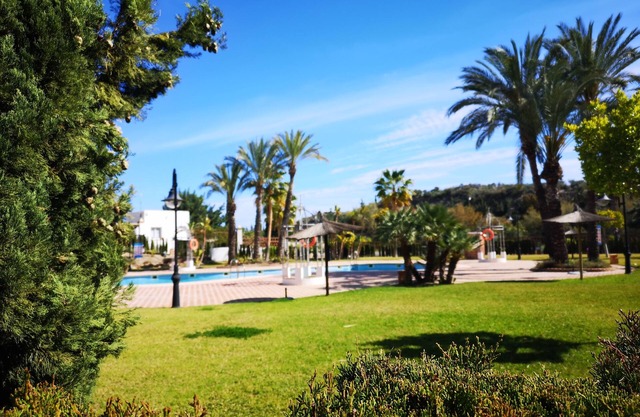 Apartamento Espacioso con Fibra, Vistas a las Montañas y Piscina Comunitaria