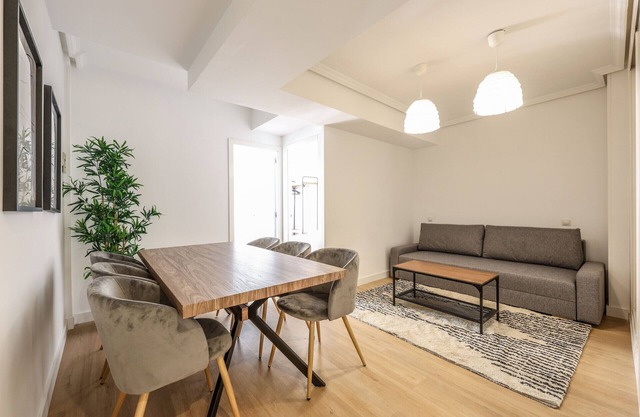 apartamento reformado en lavapies para 6 de alquiler temporal