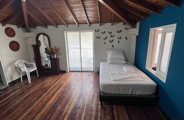 Apartamento ubicado a solo 10 metros del parque principal de marinilla