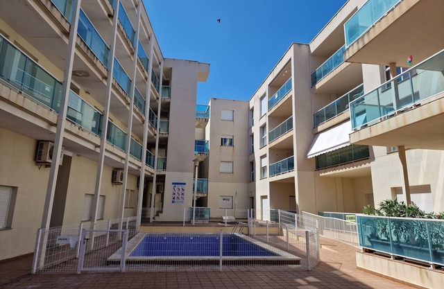 Apartamento Vacacional con Piscina y Garaje