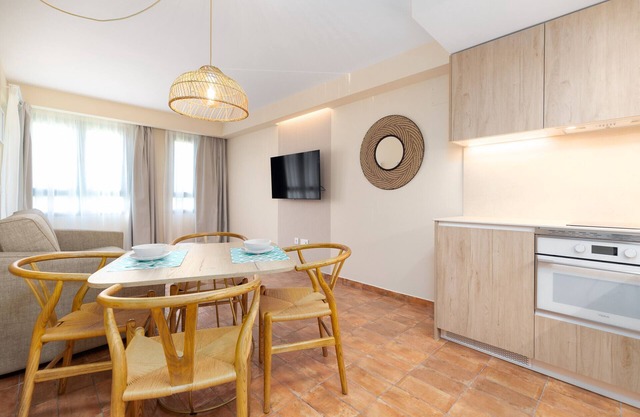 APARTAMENTOS LAS CIENCIAS I. WIFI + PARKING + AIRE ACONDICIONADO + BALCON