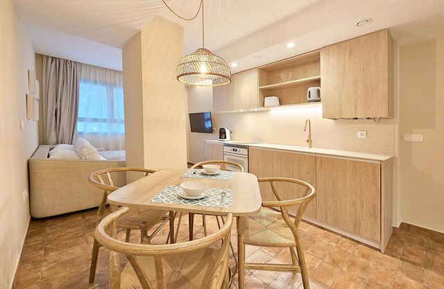 APARTAMENTOS LAS CIENCIAS U. WIFI+AIRE ACONDICIONADO