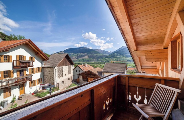 Appartement "Hof am Schloss Lärche" mit Bergblick und WLAN