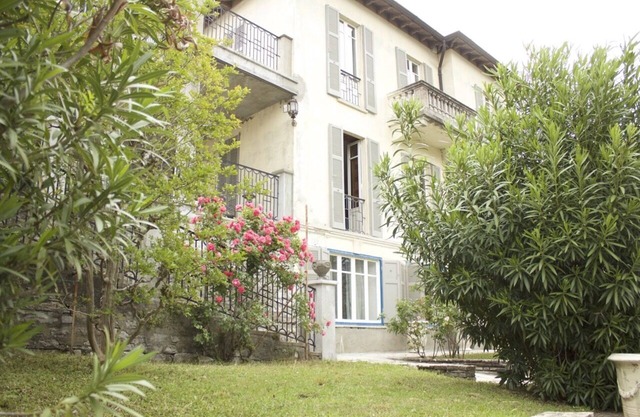 Apartemnet mit grossen Garten in historischer Villa am Comer See