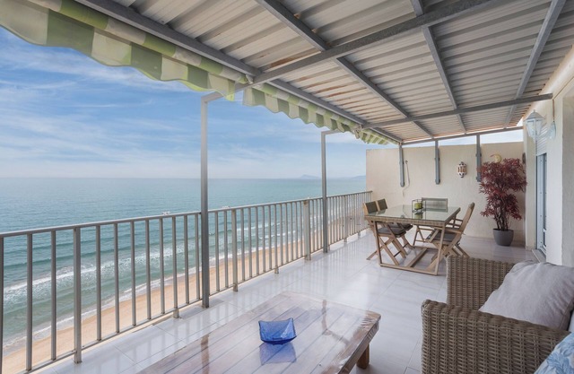 Ferienwohnung 'Flamingo' mit Meerblick, privater Terrasse und Wi-Fi