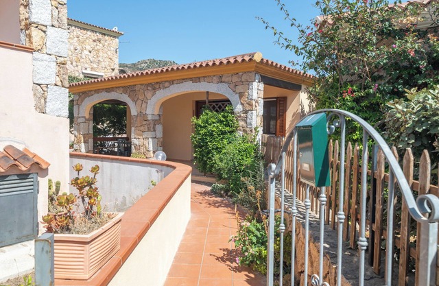 Apartment 'Ponza' with Private Terrace, Private Garden and Air Conditioning